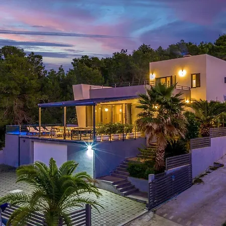 Semesterbostad Bella