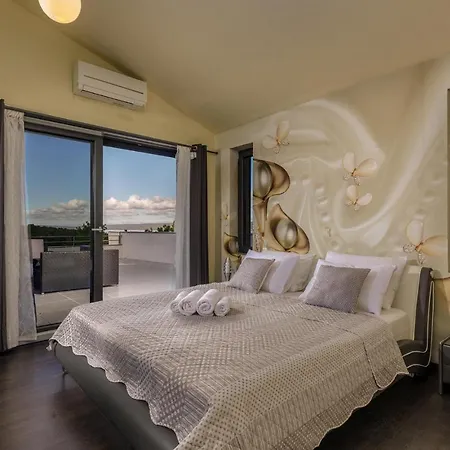 Holiday home Bella